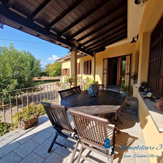 Casa con 5 locali in vendita in Villanova DAlbenga