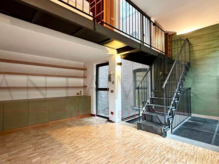 Appartamento quadrilocale in affitto in Via della Signora, Borgogna Largo Augusto, Milano