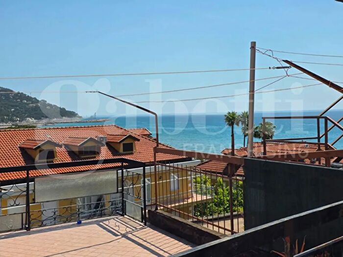 Appartamento con 5 locali in vendita in Via Caprera, Andora