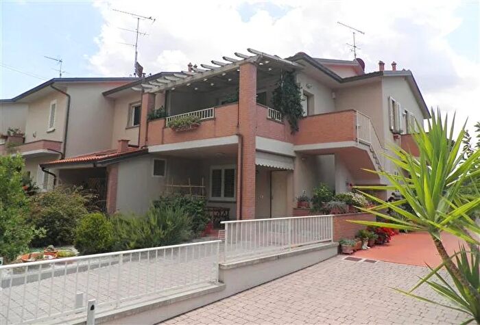 Appartamento con 5 locali in vendita in Castellina Marittima