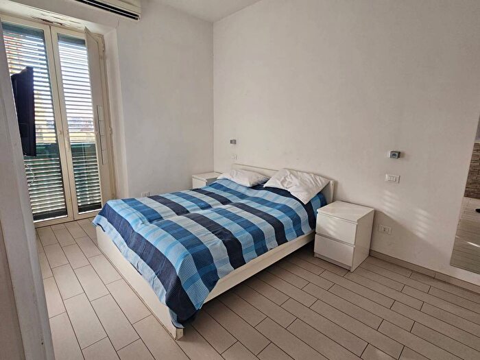 Appartamento bilocale in affitto in Piazza Francesco dOvidio, Monte Santo, Napoli