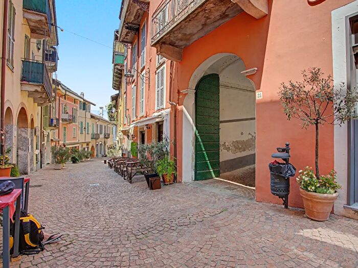 Appartamento trilocale in vendita in Via Felice Cavallotti, Luino