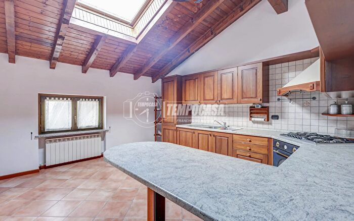 Case in Vendita e in Affitto - 2