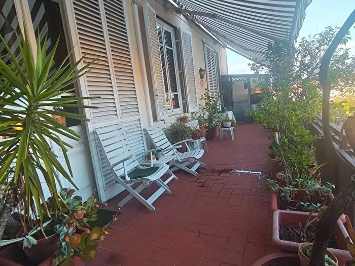 Appartamento con 10 locali in vendita in Lucca