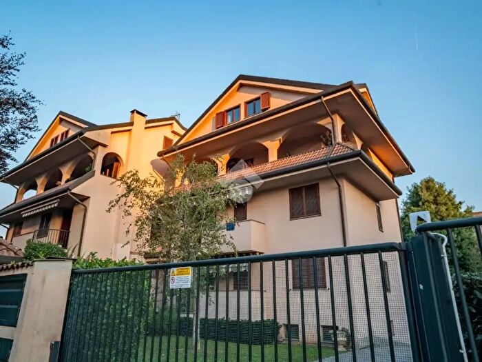 Appartamento quadrilocale in vendita in Via Caravaggio, Albiate