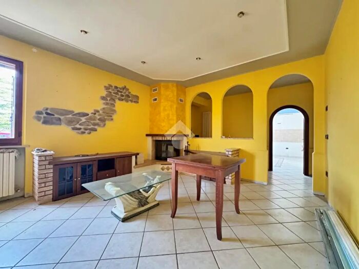 Casa quadrilocale in vendita in Via Farneto, Montelabbate