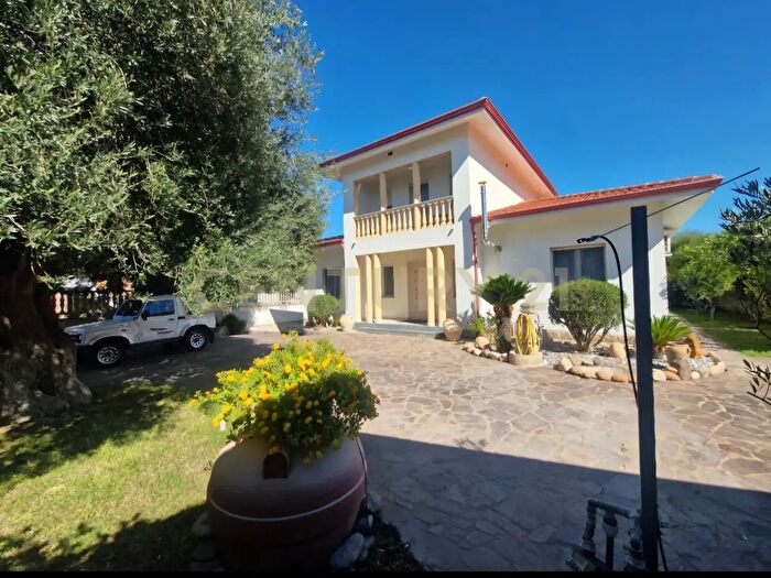 Casa con 9 locali in vendita in Vico Fontana Mura, Verona