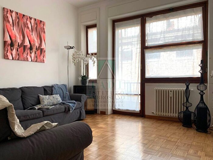 Appartamento trilocale in affitto in Via Edmondo De Amicis, Sant'Ambrogio, Milano