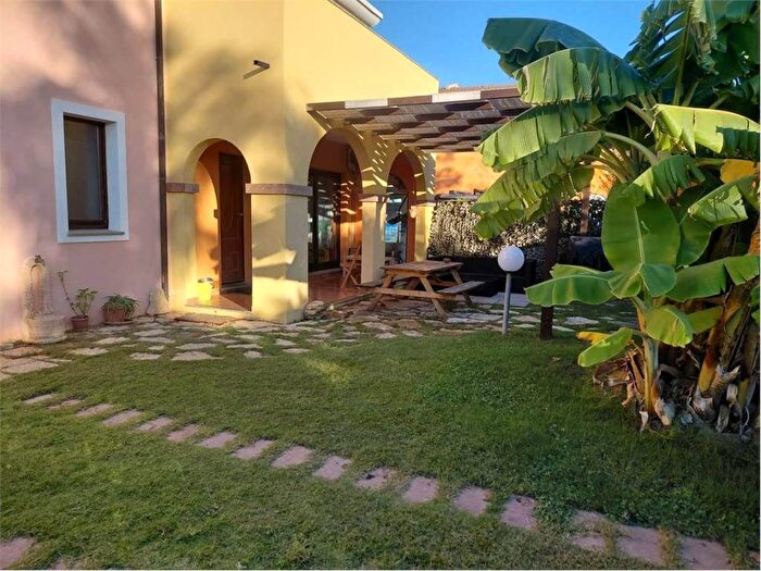 Appartamento con 5 locali in affitto in Via Linosa, La Maddalena, Capoterra