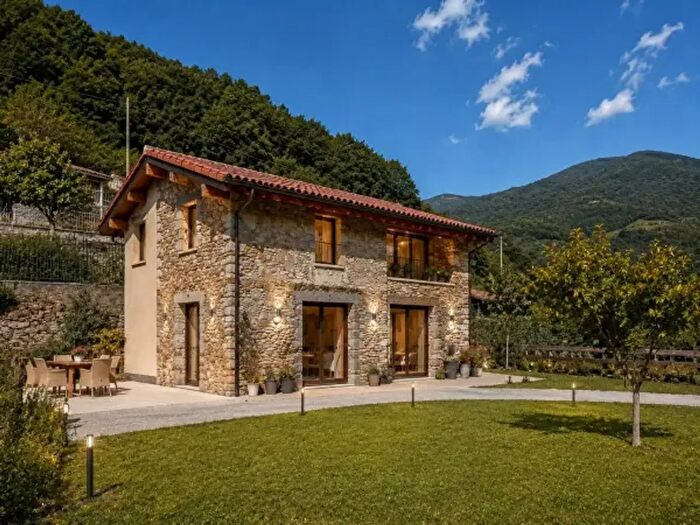 Casa quadrilocale in vendita in Via Castello, Val Della Torre
