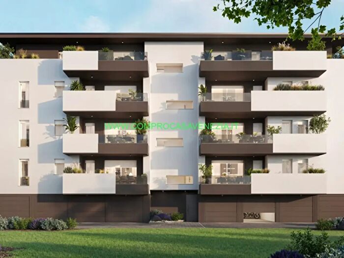 Appartamento trilocale in vendita in Via Castellana, Venezia