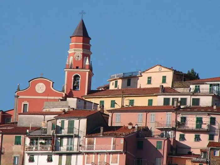 Appartamento trilocale in vendita in Follo