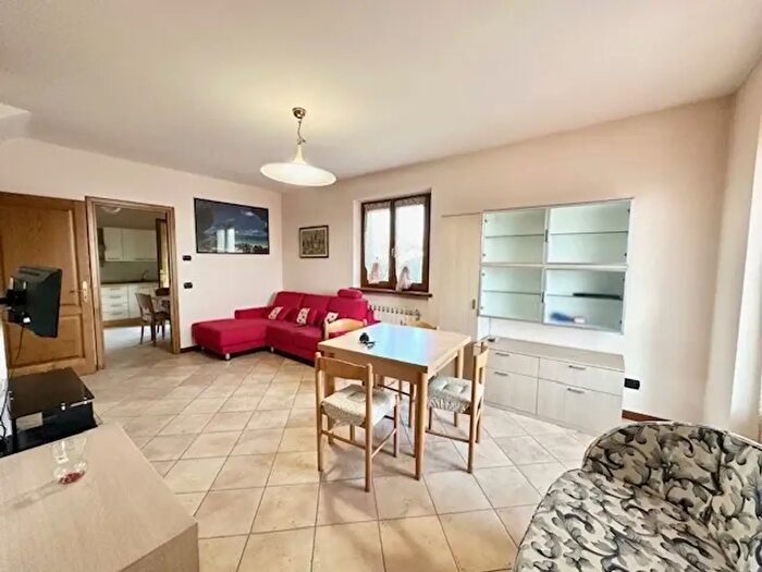 Casa con 7 locali in vendita in Camaiore