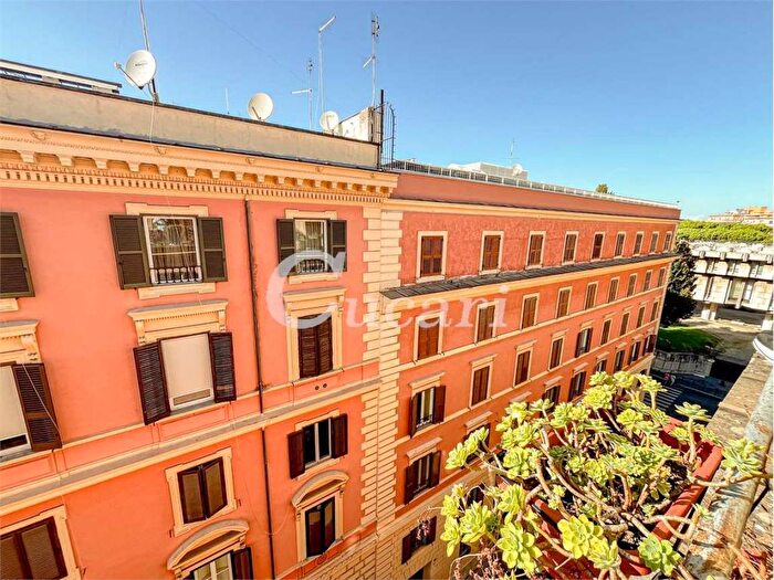 Appartamento trilocale in affitto in via bezecca, Castro Pretorio, Roma