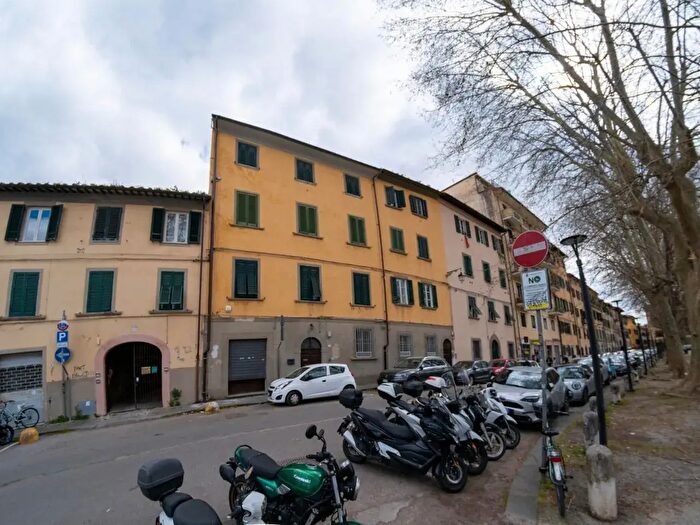 Appartamento con 7 locali in vendita in Pisa