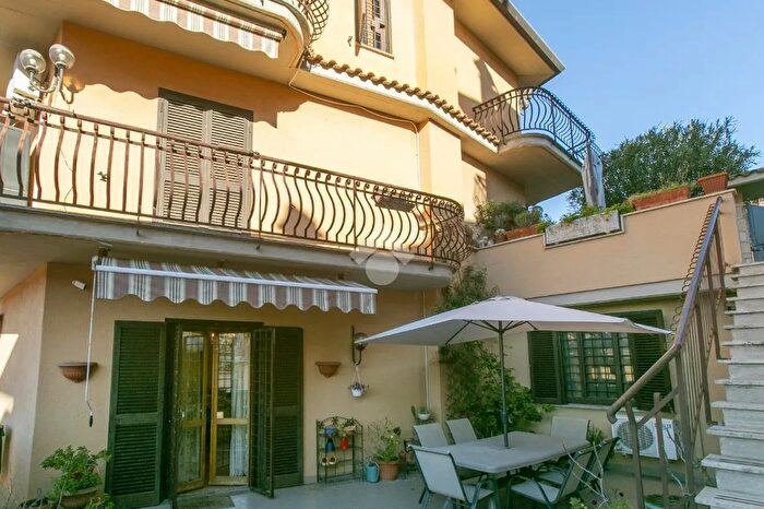 Casa con 7 locali in vendita in Via Cesare Battisti, Fonte Nuova