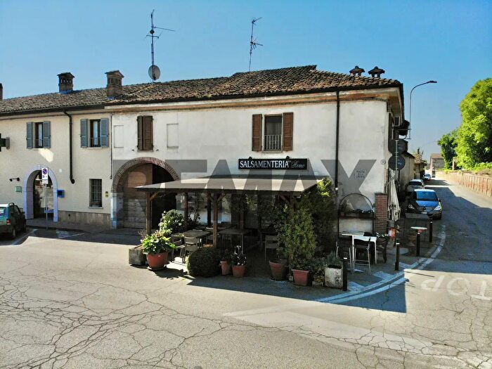 Casa con 10 locali in vendita in Piazza Libertà, Paderno Ponchielli