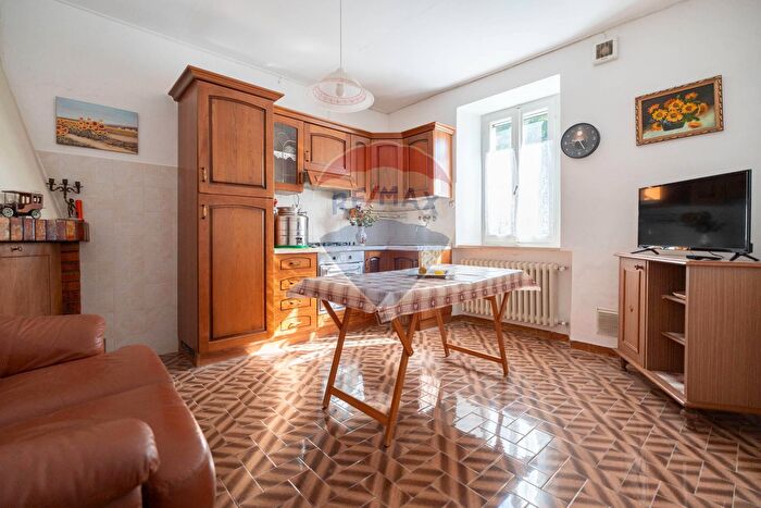 Casa con 5 locali in vendita in Contrada Gioncare, Poggio San Marcello