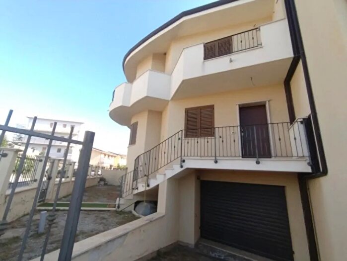 Casa con 6 locali in vendita in Reggio Calabria