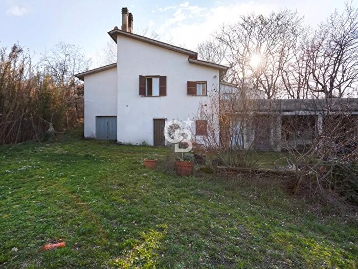 Casa quadrilocale in vendita in Strada Felcete, Viterbo