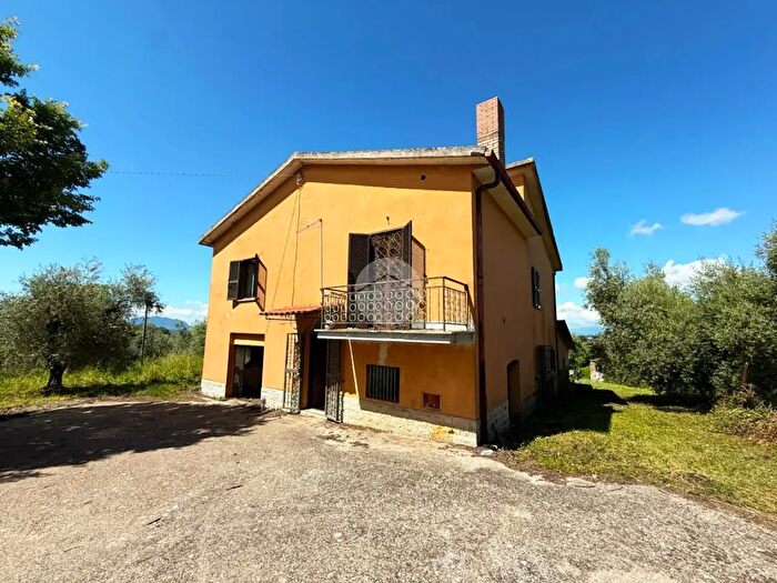 Casa trilocale in vendita in Vocabolo Spezzano, Montebuono