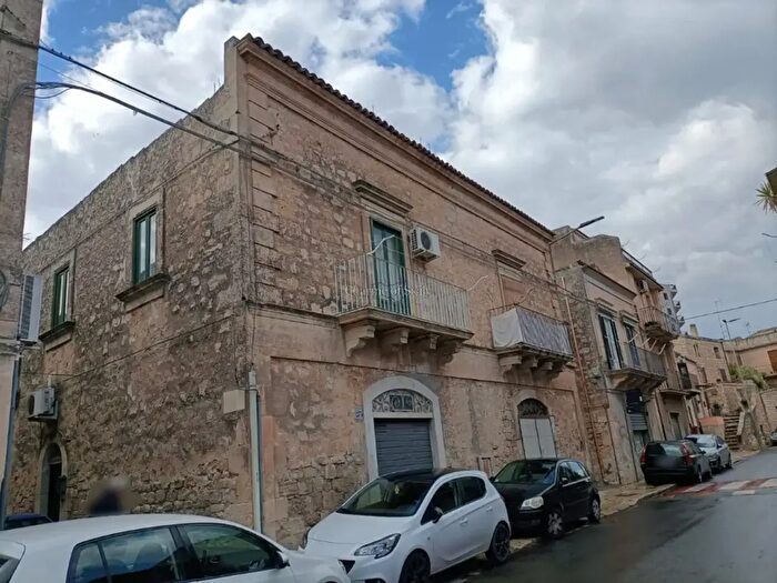 Casa quadrilocale in vendita in Vico Garaffa N, Modica