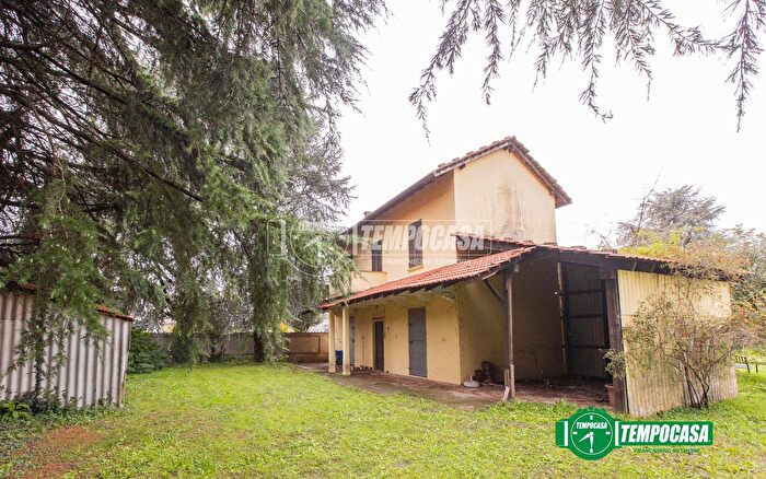 Casa trilocale in vendita in Via Bellinzago, Caltignaga