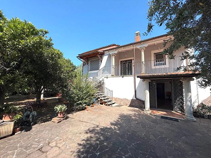 Casa quadrilocale in vendita in Via Marco Aurelio, Genzano Di Roma