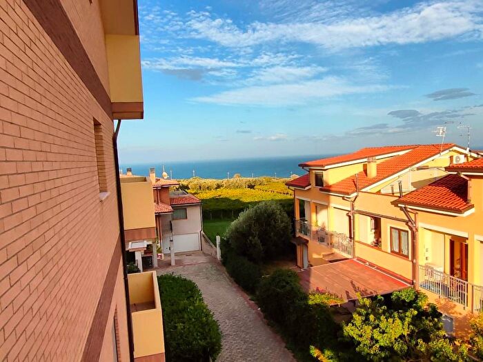 Appartamento trilocale in affitto in Contrada Lazzaretto, Lazzaretto, Ortona