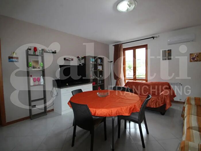 Appartamento trilocale in vendita in Via Santi Bonaccorsi, Aci Catena