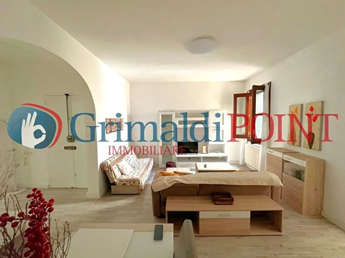 Appartamento con 5 locali in vendita in Piazza l Ariosto, Lecce