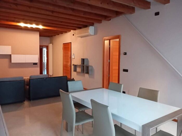 Appartamento quadrilocale in affitto in San Nicolò, Treviso