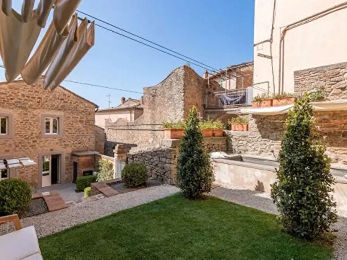 Appartamento con 6 locali in vendita in Via Santa Margherita, Cortona