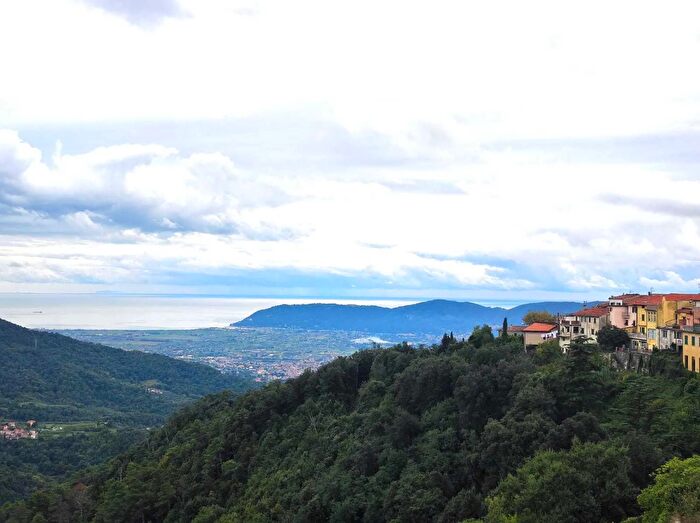 Appartamento con 5 locali in vendita in Fosdinovo