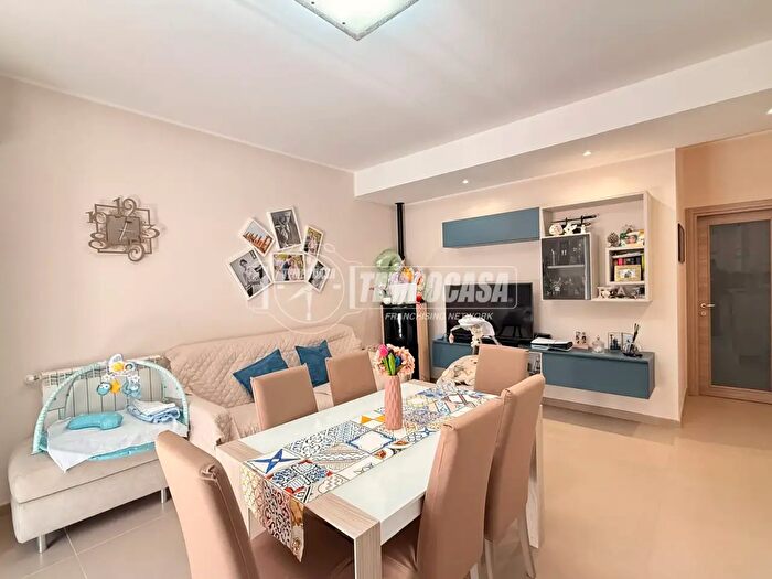 Appartamento trilocale in vendita in Via Vignale, Roma