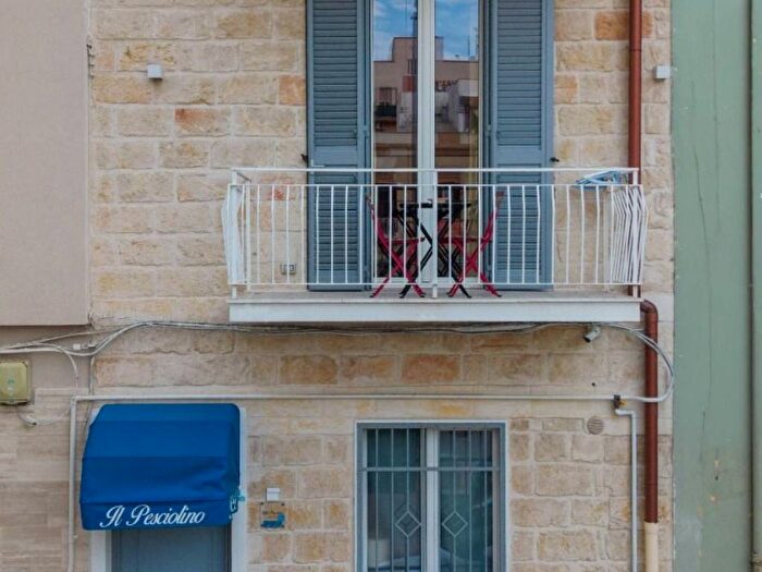 Casa quadrilocale in vendita in Via Valdemaro Vecchi, Trani