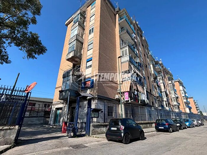 Appartamento trilocale in vendita in Via Pazzigno, Napoli