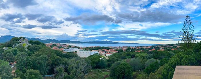 Casa con 7 locali in vendita in Via della Cava del Tom Olbia, Olbia