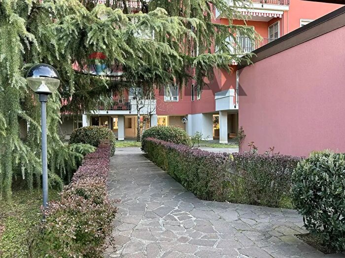 Appartamento quadrilocale in vendita in Via Gallarana, Monza