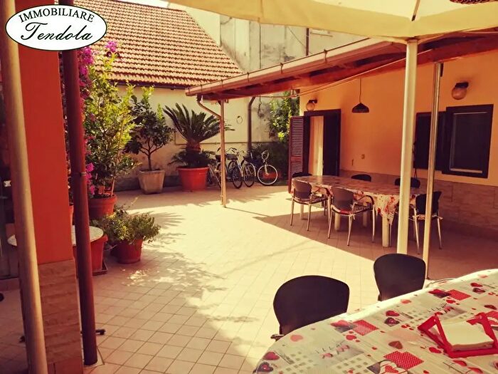 Casa con 5 locali in vendita in Ameglia