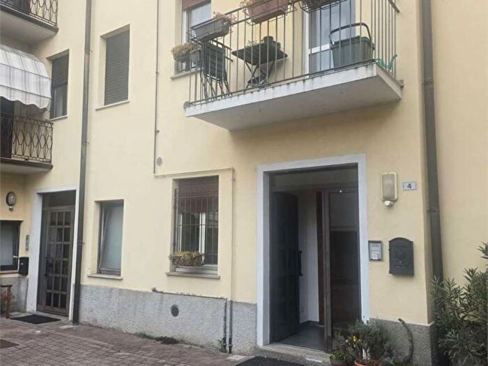 Appartamento bilocale in affitto in Centro, Figino Serenza