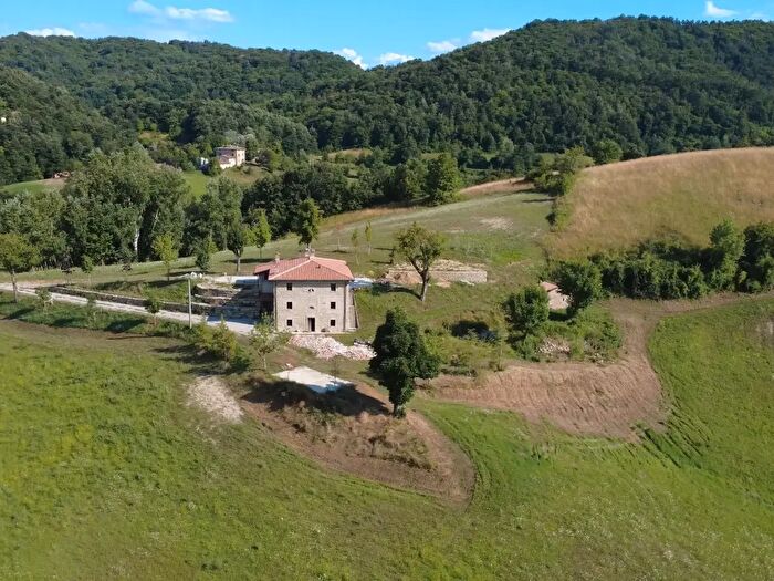 Casa con 9 locali in vendita in Via Canobbi, Castel DAiano