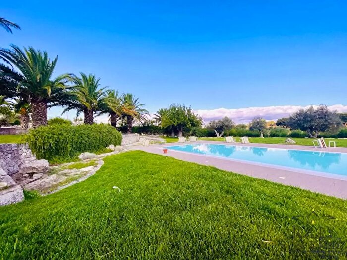 Casa con 18 locali in vendita in Sp, Noto