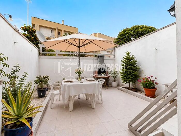 Casa quadrilocale in vendita in Via Giuseppe Battaglini, Lecce