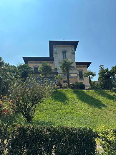 Casa con 14 locali in vendita in Stresa