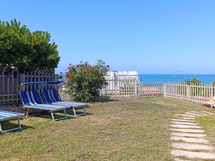 Appartamento quadrilocale in affitto in Passeggiata Delle Sirene, Lavinio Mare, Anzio