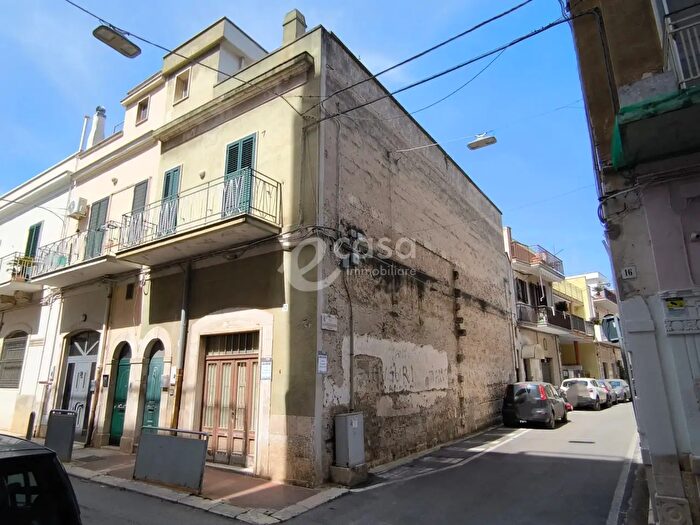 Casa quadrilocale in vendita in Via De Mattia, Noicattaro