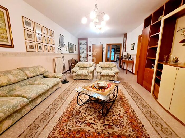 Appartamento con 5 locali in vendita in Piazza Antonino Ancione e, Ragusa