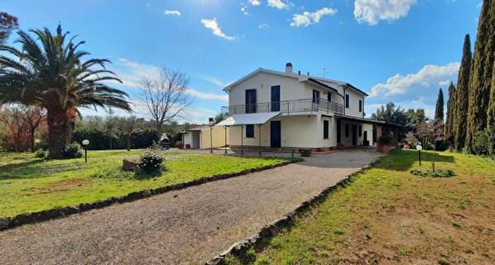 Casa con 6 locali in vendita in Strada Provinciale Amiatina, Magliano In Toscana