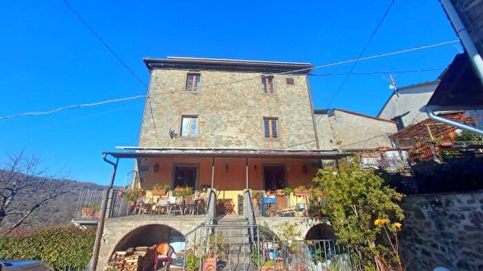 Casa con 6 locali in vendita in Bagni Di Lucca